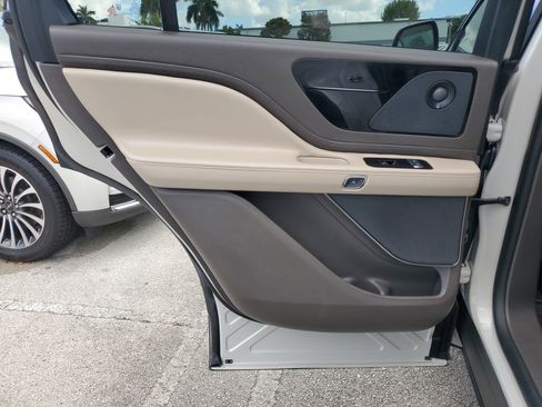 Certified 2024 Lincoln Aviator Reserve image 12