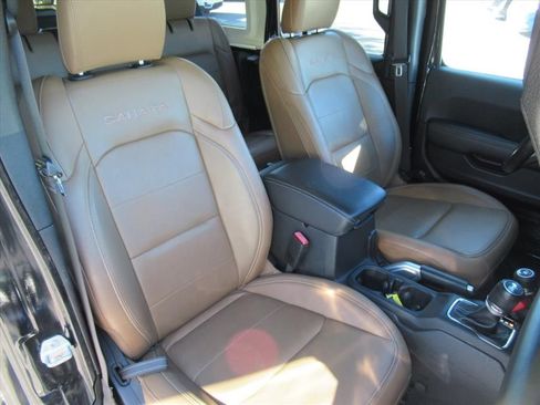 Used 2022 Jeep Wrangler Unlimited Sahara w/ LED Lighting Group AWD/4WD image 9