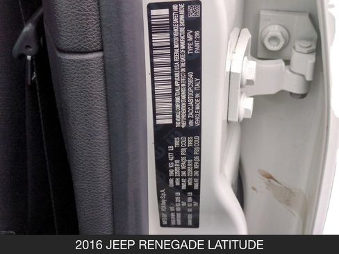 Used 2016 Jeep Renegade Latitude FWD image 25