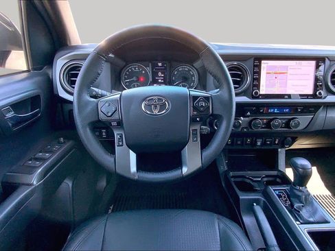Used 2022 Toyota Tacoma TRD Off-Road w/ TRD Premium Off Road Package image 5