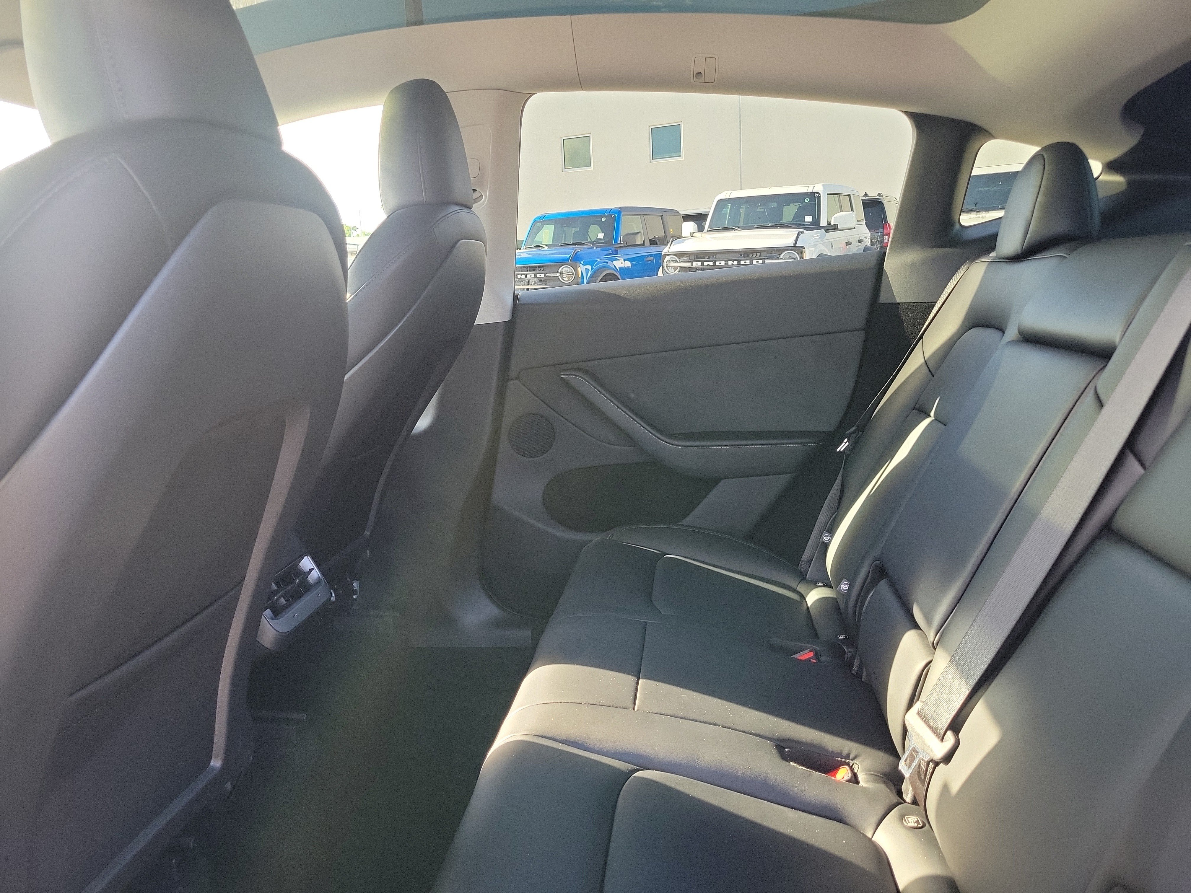 Used 2024 Tesla Model Y Long Range AWD/4WD image 18