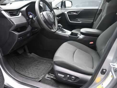 Used 2022 Toyota RAV4 XLE image 17