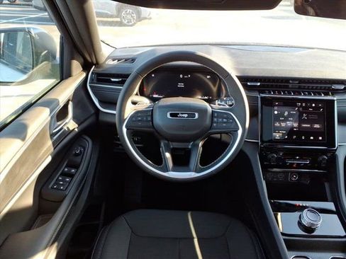 New 2025 Jeep Grand Cherokee Laredo X image 5