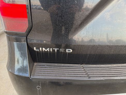 Used 2019 Ford Expedition Max Limited RWD image 15