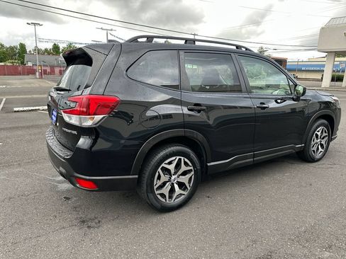 Used 2023 Subaru Forester Premium AWD/4WD image 6
