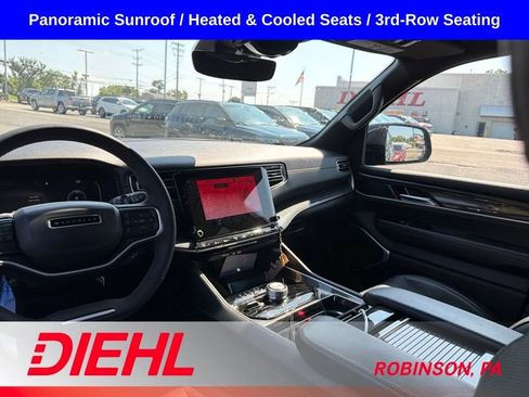 Used 2023 Jeep Wagoneer L 4WD w/ Premium Group I image 7