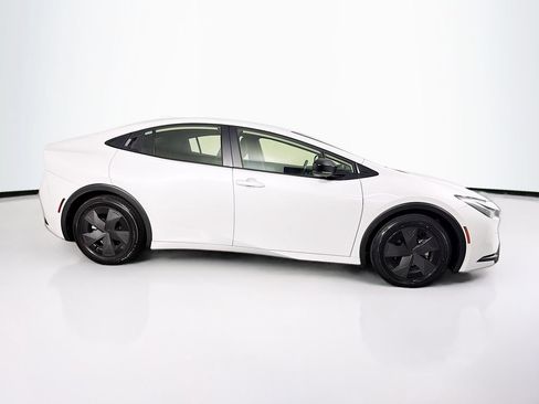 Used 2025 Toyota Prius LE FWD image 6