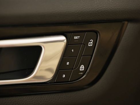 Certified 2023 Porsche Cayenne Coupe AWD/4WD image 16