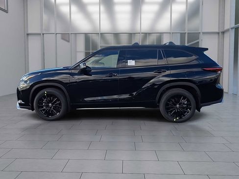New 2026 Toyota Highlander XSE image 2