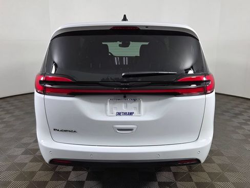 New 2026 Chrysler Pacifica Select FWD image 6