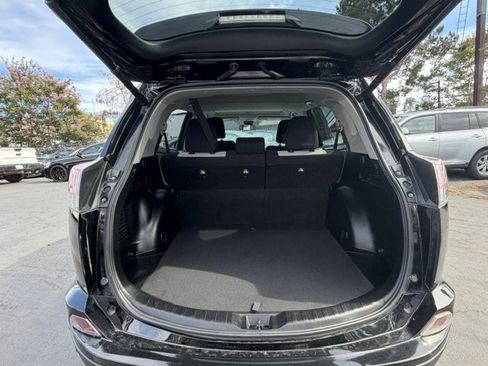Used 2016 Toyota RAV4 XLE w/ Convenience Package FWD image 4