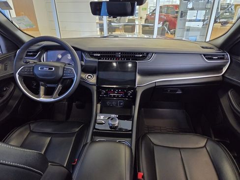 Used 2024 Jeep Grand Cherokee Limited w/ Luxury Tech Group II image 29