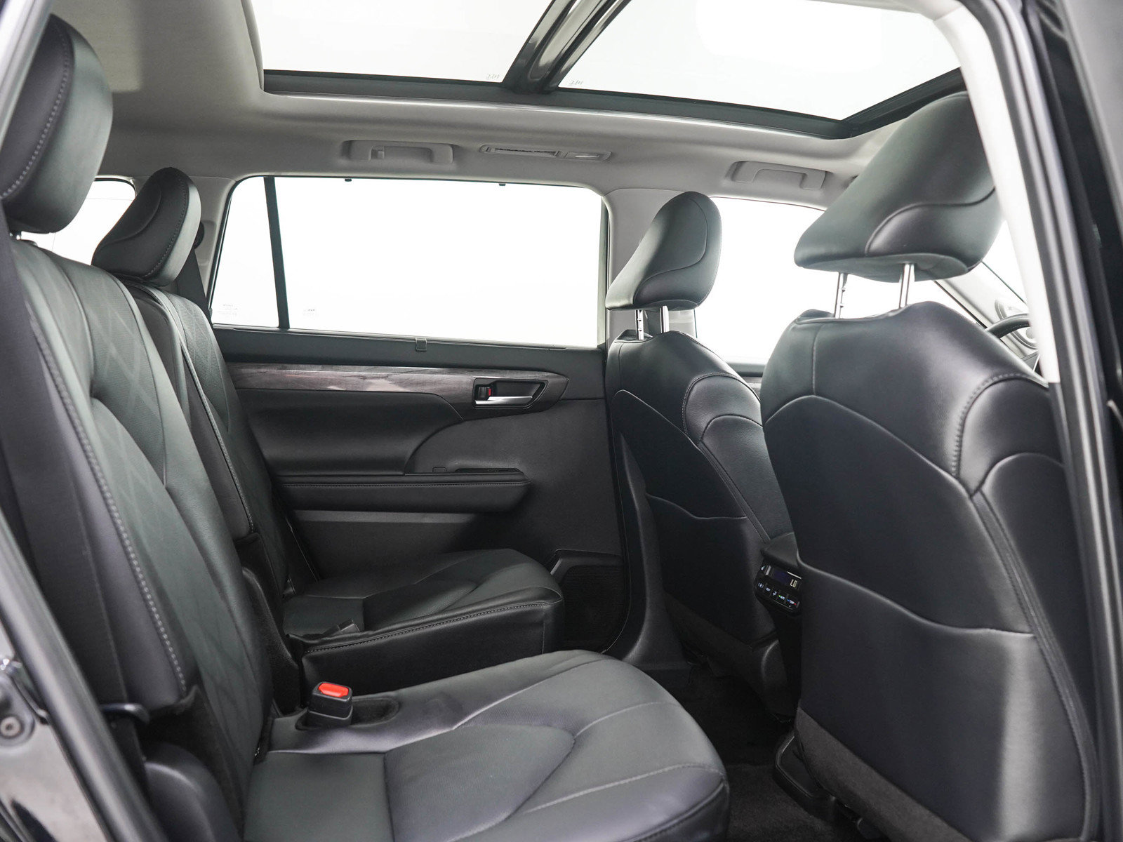 Used 2025 Toyota Highlander Platinum AWD/4WD image 14