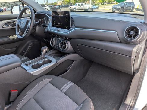 Used 2024 Chevrolet Blazer LT w/ Convenience Package FWD image 28
