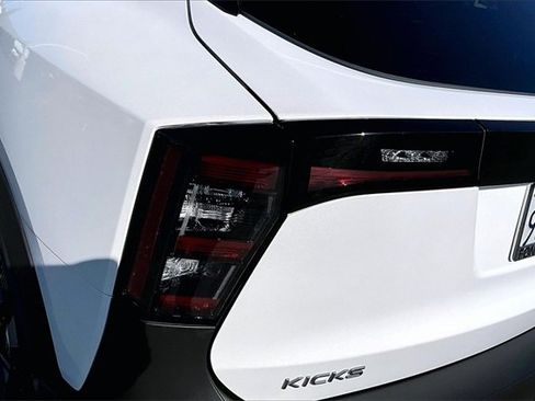 Certified 2025 Nissan Kicks SR image 22