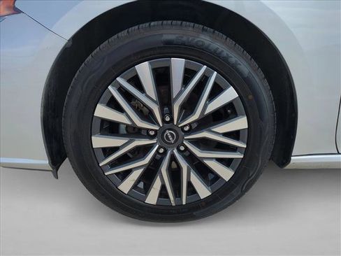 Used 2024 Nissan Altima 2.5 SV image 23