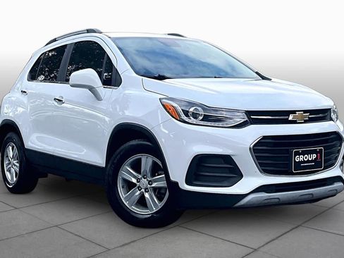 Used 2019 Chevrolet Trax LT w/ LT Convenience Package FWD image 3