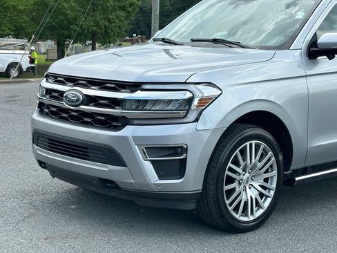 Used 2023 Ford Expedition Limited AWD/4WD image 40