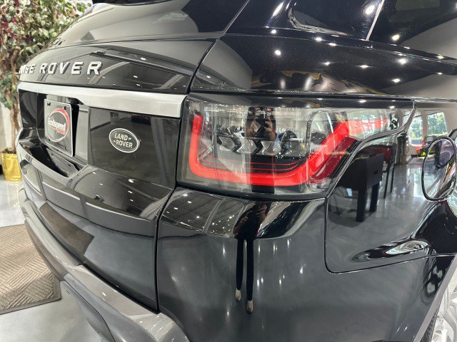 Used 2018 Land Rover Range Rover Sport HSE AWD/4WD image 34