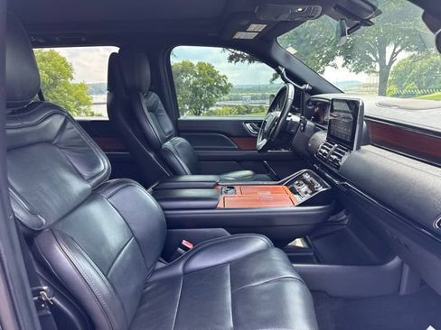 Used 2018 Lincoln Navigator Reserve AWD/4WD image 11