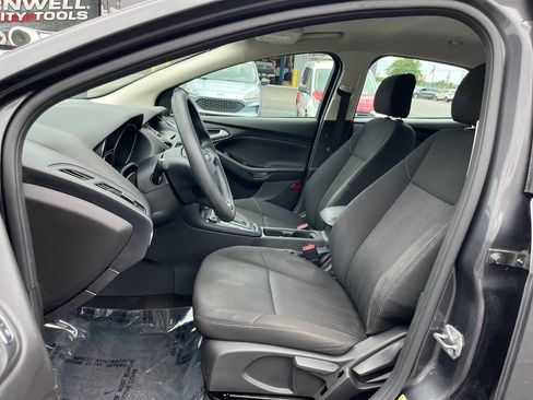 Used 2017 Ford Focus SE FWD image 9