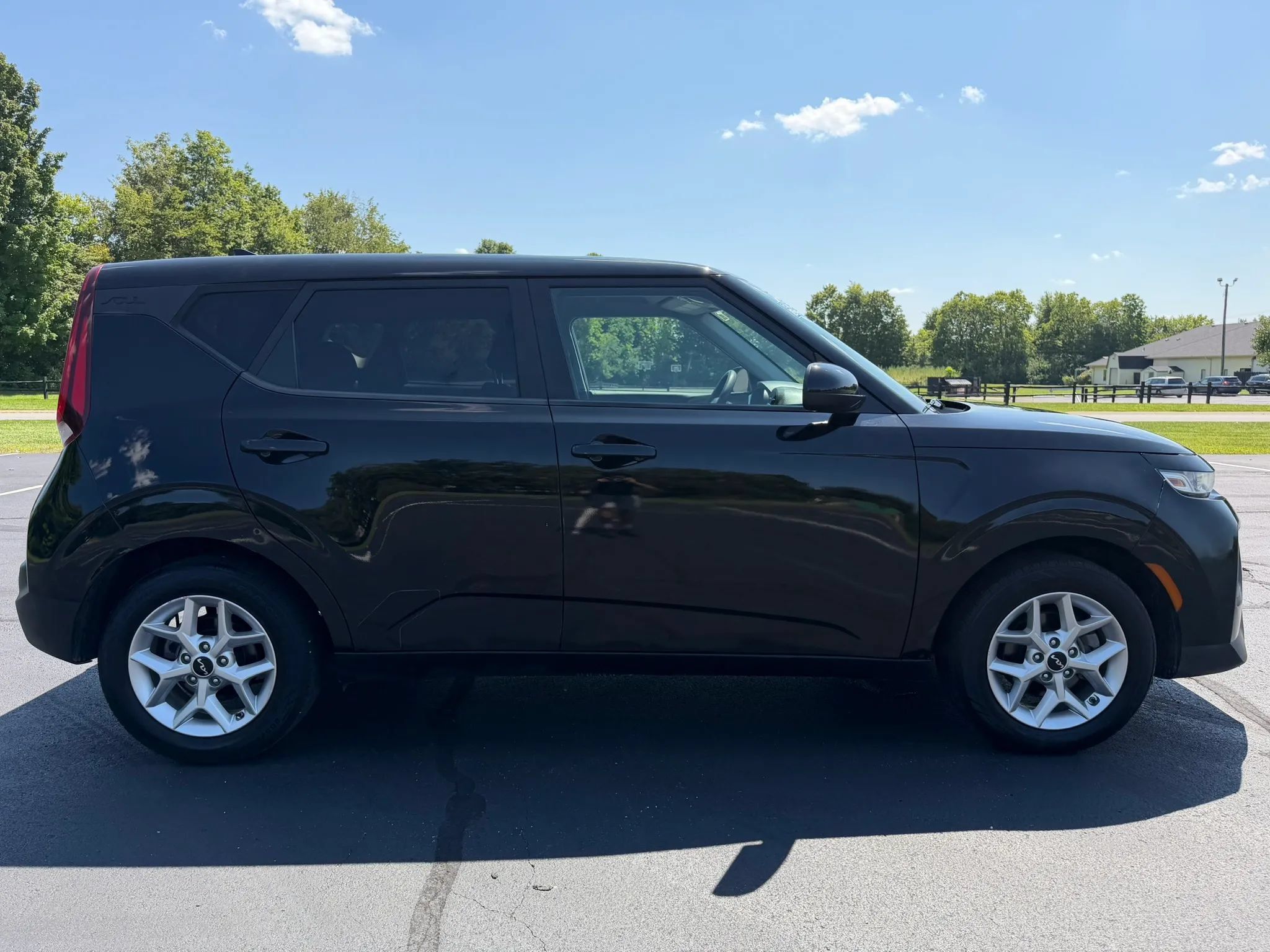Used 2022 Kia Soul LX w/ Technology Package FWD image 3