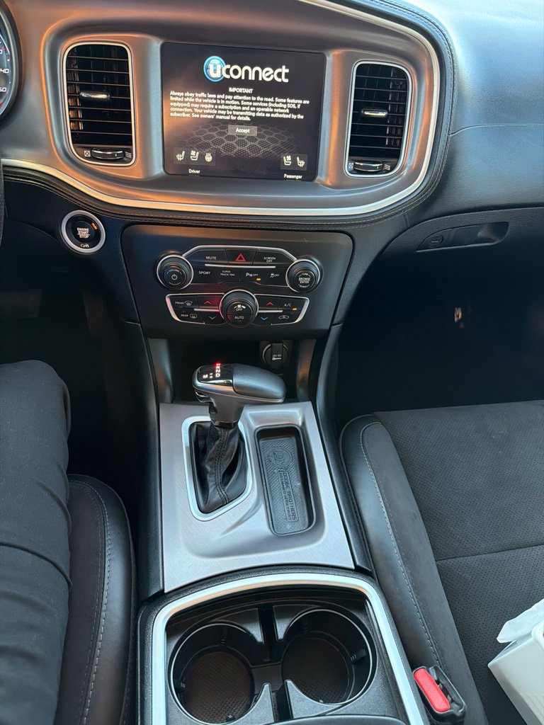 Used 2022 Dodge Charger R/T w/ Plus Group RWD image 11
