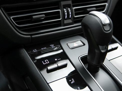 New 2026 Porsche Macan AWD/4WD image 28