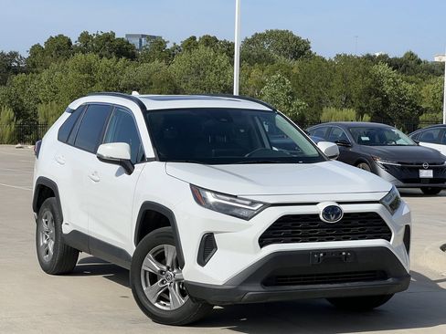 Used 2022 Toyota RAV4 XLE w/ Convenience Package AWD/4WD image 2