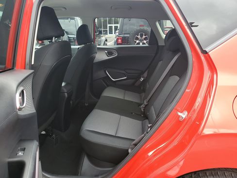 Used 2025 Kia Soul LX w/ LX Technology Package image 8