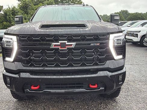 New 2026 Chevrolet Silverado 2500 ZR2 AWD/4WD image 2