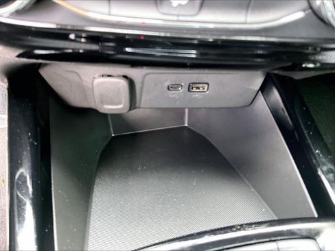 Used 2025 Chevrolet Trax LT FWD image 25