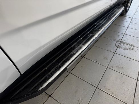 Used 2023 Chevrolet Suburban Premier image 39