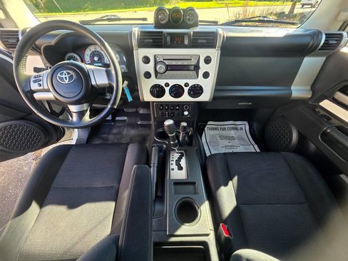 Used 2010 Toyota FJ Cruiser 4WD image 11