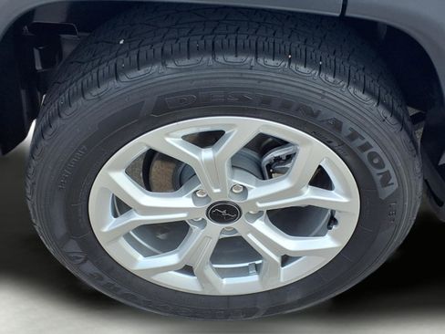 Used 2025 Jeep Compass Sport image 9