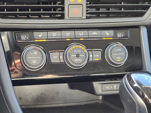 Used 2024 Volkswagen Jetta SE image 31