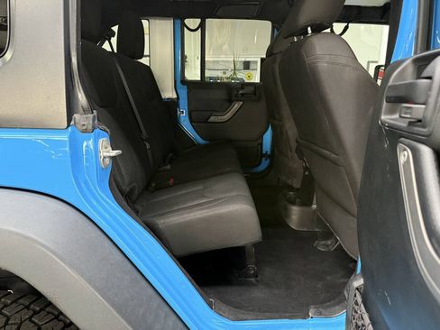 Used 2018 Jeep Wrangler Unlimited Sport S AWD/4WD image 14