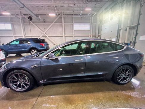 Used 2020 Tesla Model 3 Long Range image 2