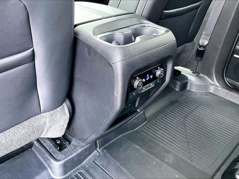 Used 2024 Chevrolet Traverse RS image 10