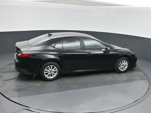 Used 2025 Toyota Camry LE image 29