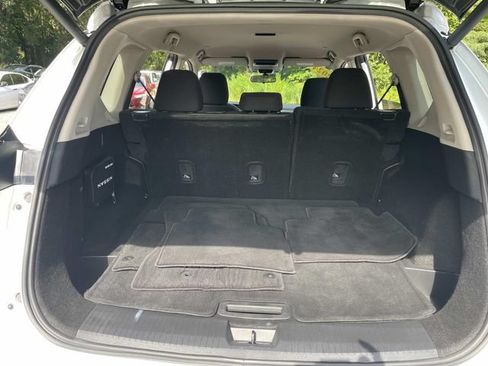 Used 2024 Nissan Rogue SV FWD image 8