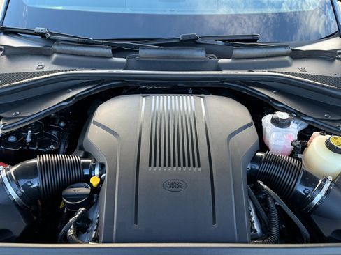 Used 2025 Land Rover Range Rover SE image 17