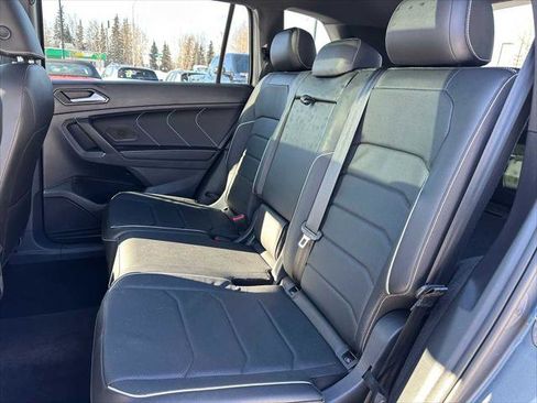 Used 2022 Volkswagen Tiguan SEL R-Line image 17