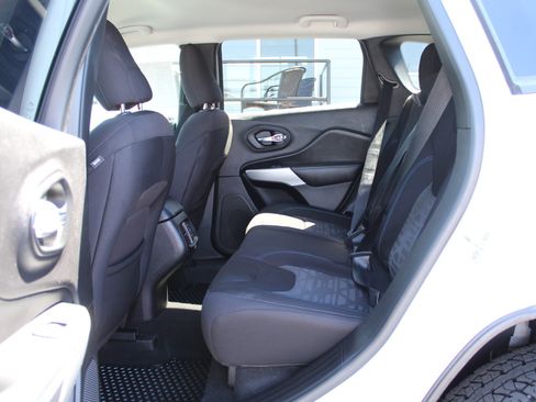 Used 2019 Jeep Cherokee Sport AWD/4WD image 22