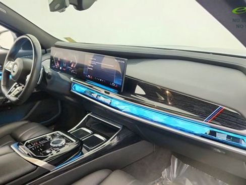 Used 2024 BMW 740i xDrive w/ Premium Package image 22