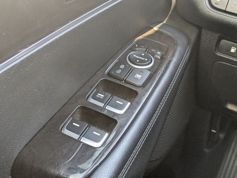 Used 2018 Kia Sorento LX image 35