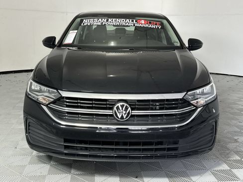 Used 2024 Volkswagen Jetta SE FWD image 3