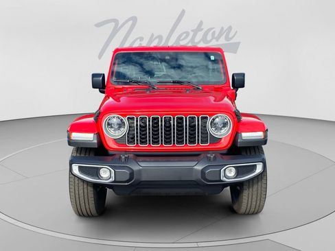 Used 2025 Jeep Wrangler Unlimited Sahara w/ Safety Group AWD/4WD image 9