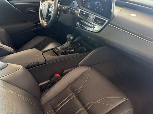 Used 2024 Lexus ES 300h w/ Luxury Package FWD image 15