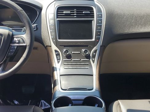 Used 2019 Lincoln Nautilus Reserve FWD image 16